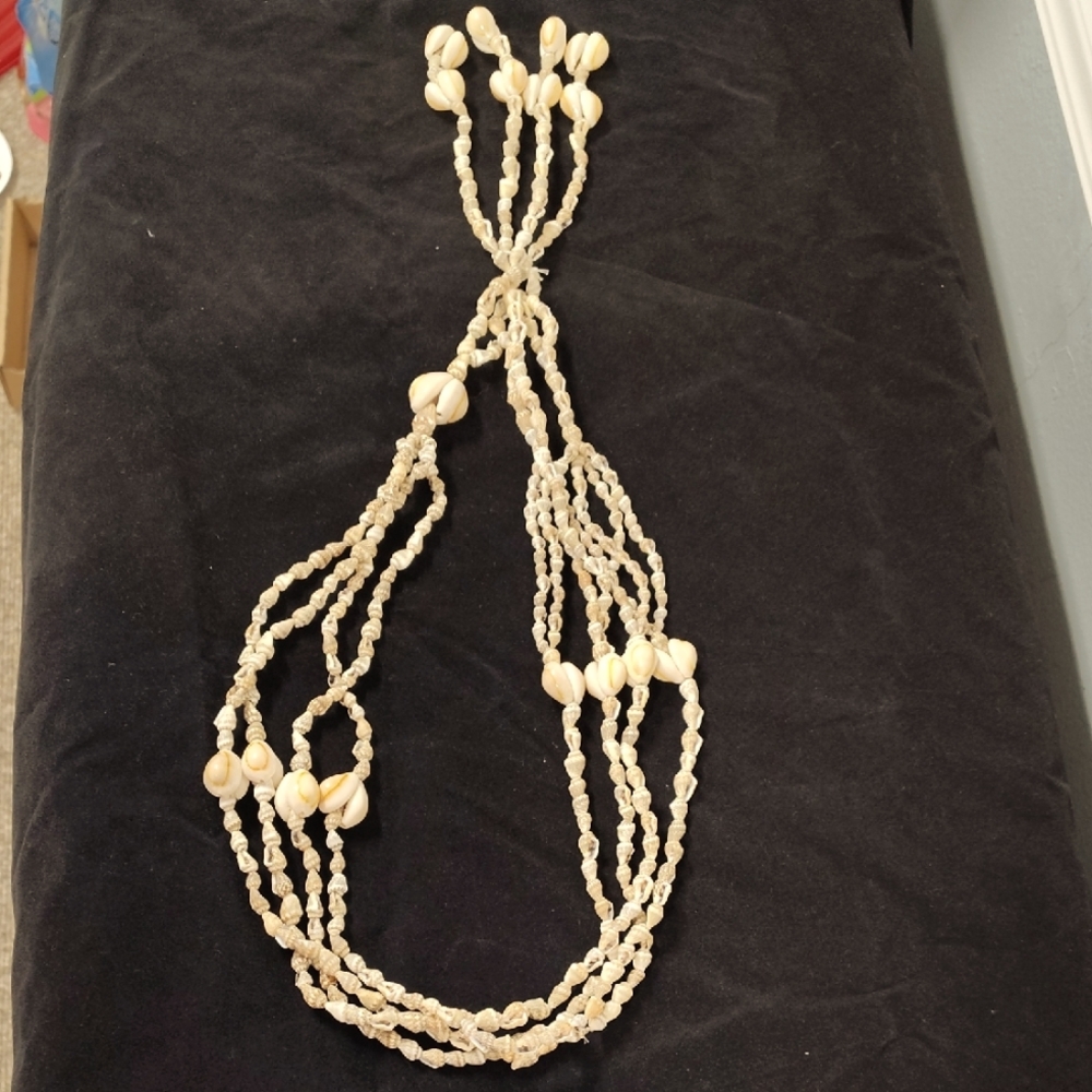 Vintage Shell Necklace 26 Inches